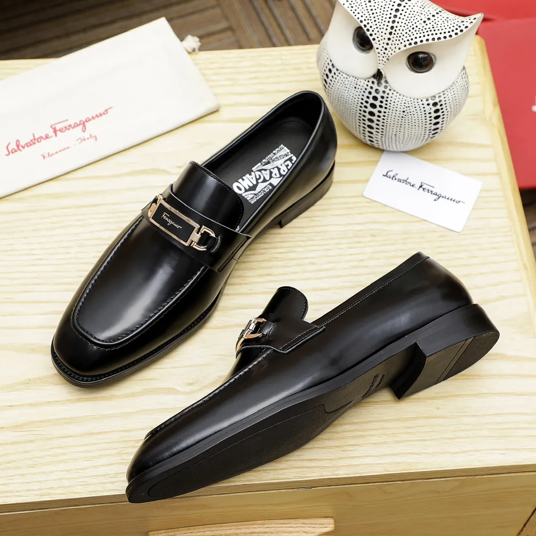 Factory price 460 🔥Ferragamo's new men's casual slip-on shoes🇨🇳Official website original 1:1 mold opening, original quality💯Fine workmanship, high-end luxury☘The upper is made of imported Italian first-layer cowhide🌴Water-dyed🐂Leather lining🍓Rubber wear-resistant and non-slip outsole, breathable and comfortable to wear🍍The first choice for high-grade men, black is optional! Code number 38-44 (45.46. Can be customized)